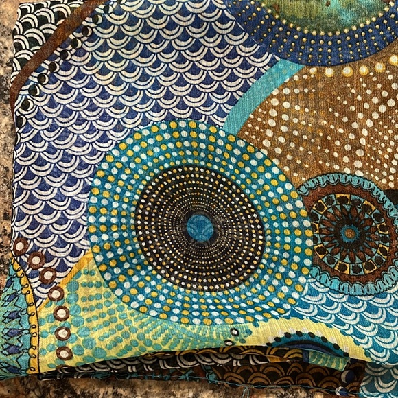 8 women’s scarves - Picture 4 of 11